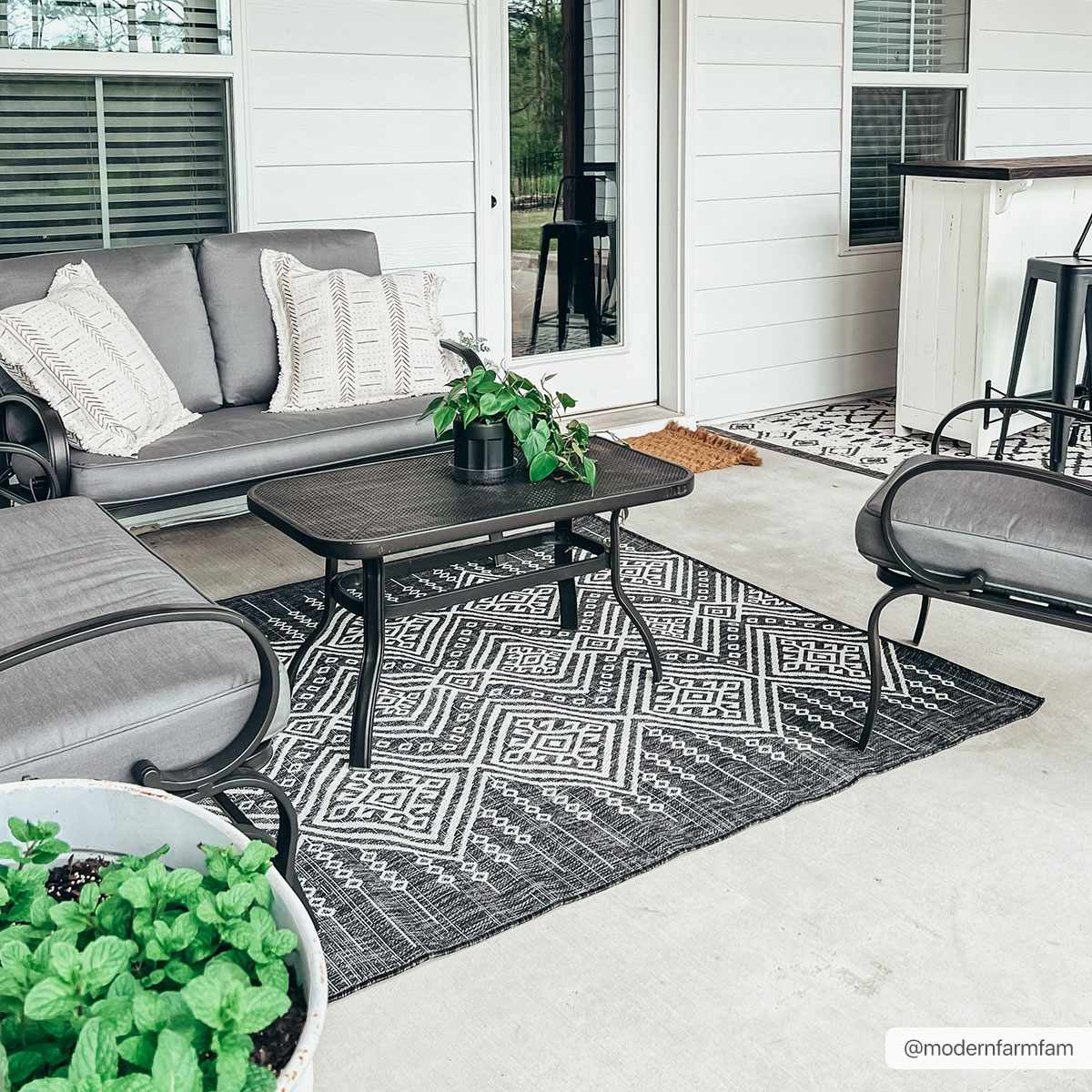 Frankville Black&White All Over Performance Outdoor Rug