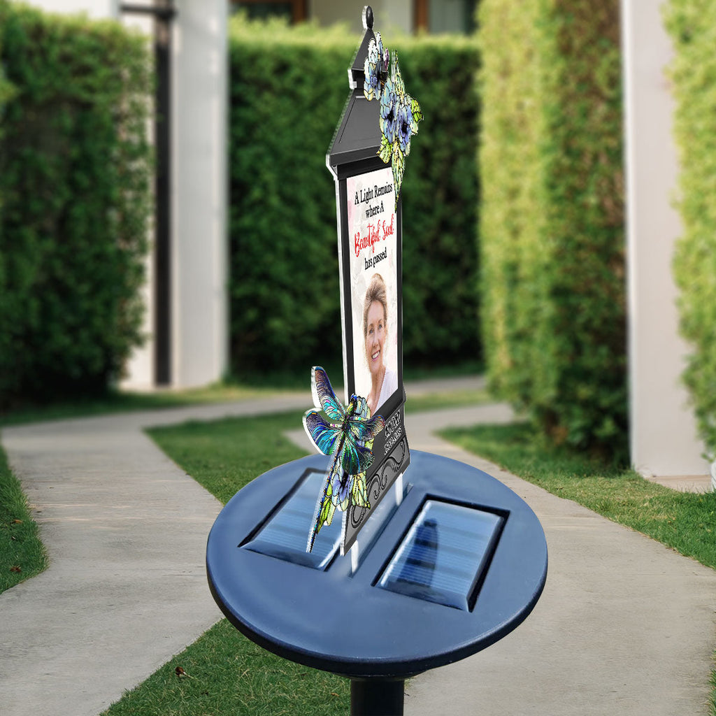 A Light Remains Where A Beautiful Soul Has Passed - Personalized Solar Light