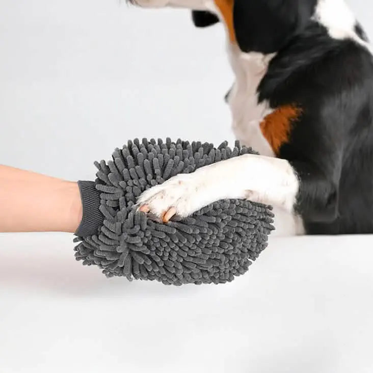 Muddy Mat® Dog Grooming Bundle – Rubber Scrubbers, Doggy Dryer, Muddy Mitt & Aloe Vera & Oatmeal Dog Shampoo for Itchy Skin Relief, Smelly Dogs & Sensitive Coats – 17 oz