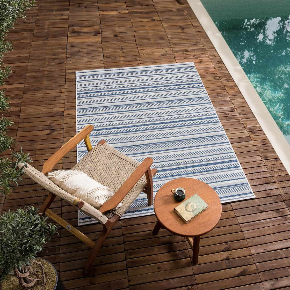 Olin White&Blue Striped Nordic Outdoor Rug