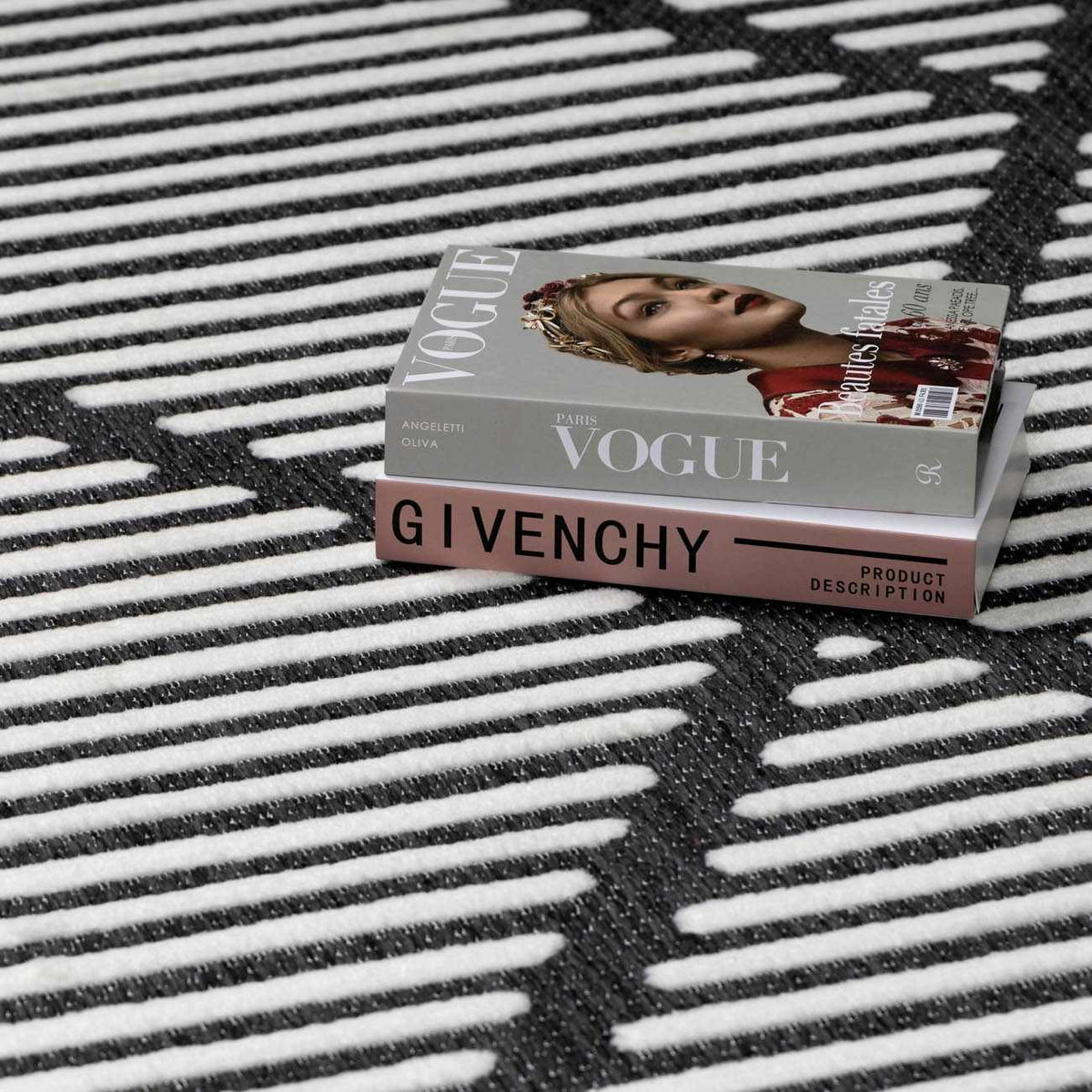 Anah 3D Black Outdoor Rug
