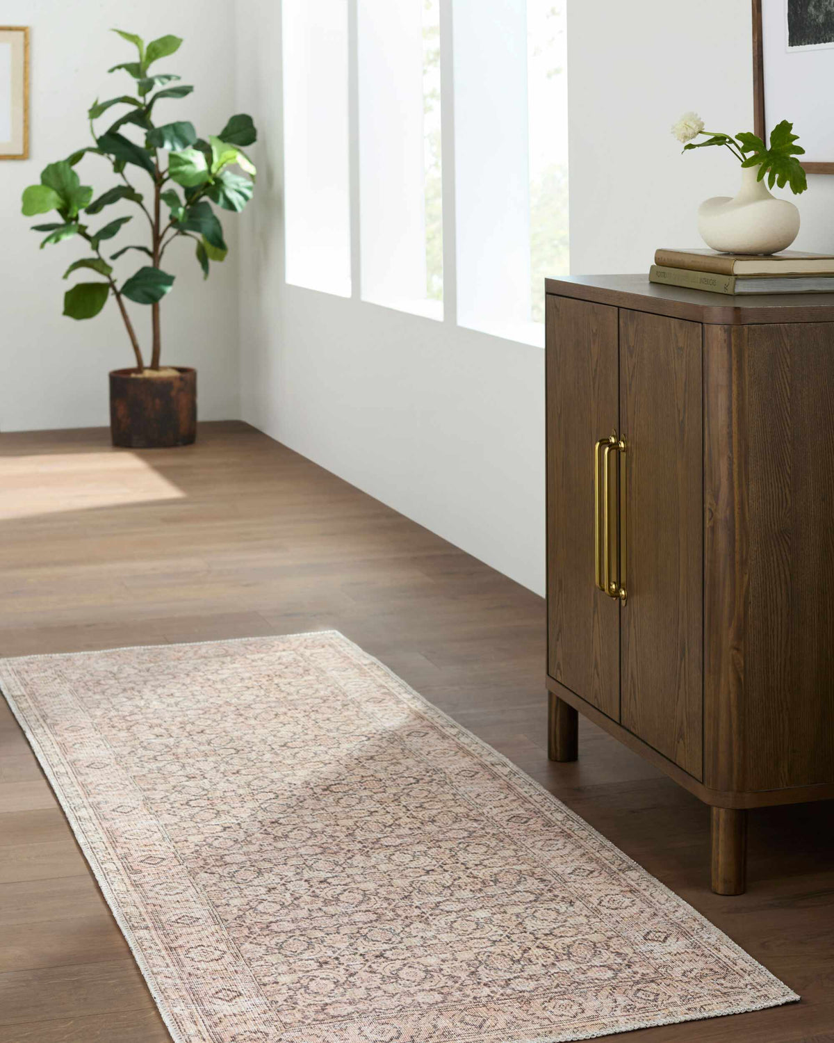 Sylvia Machine Woven  Jenni Yolo Home x LIVABLISS JYSL-2300 Washable Area Rug