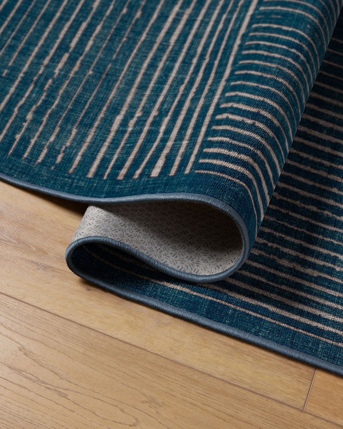 Linear Oasis Blue Rug