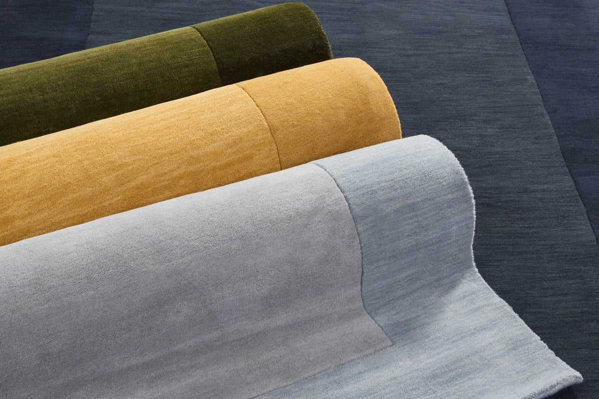Arkabutla Solid Blue Bordered Wool Rug