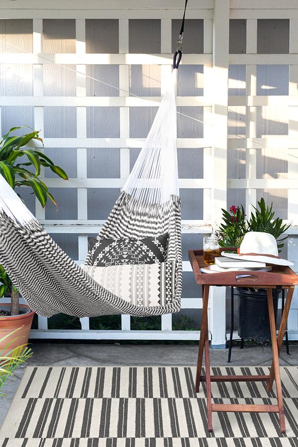 Offset Stripe Black Outdoor Rug