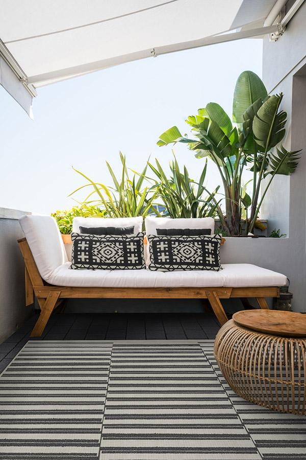 Offset Stripe Black Outdoor Rug