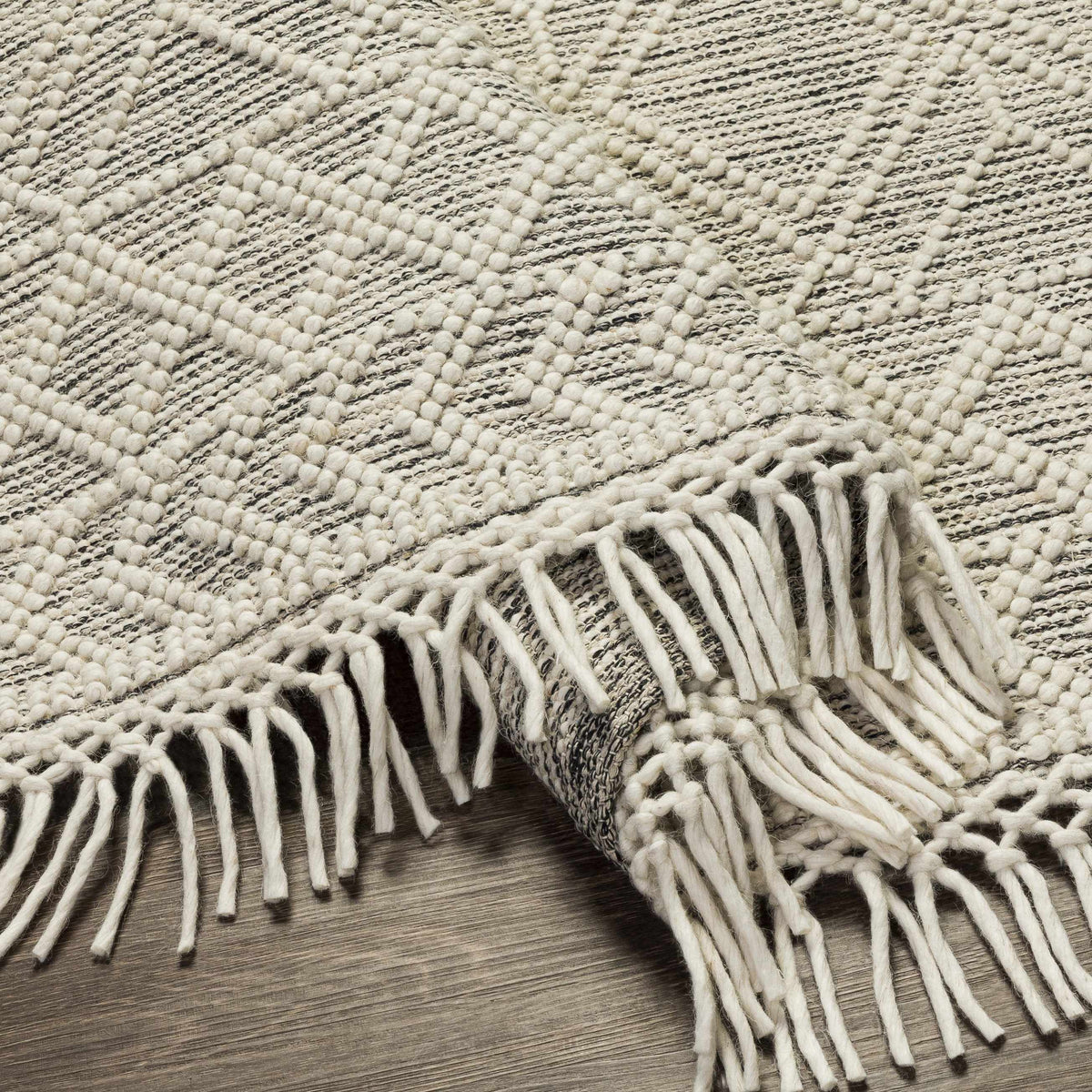 Ossun Wool Rug with Tassels