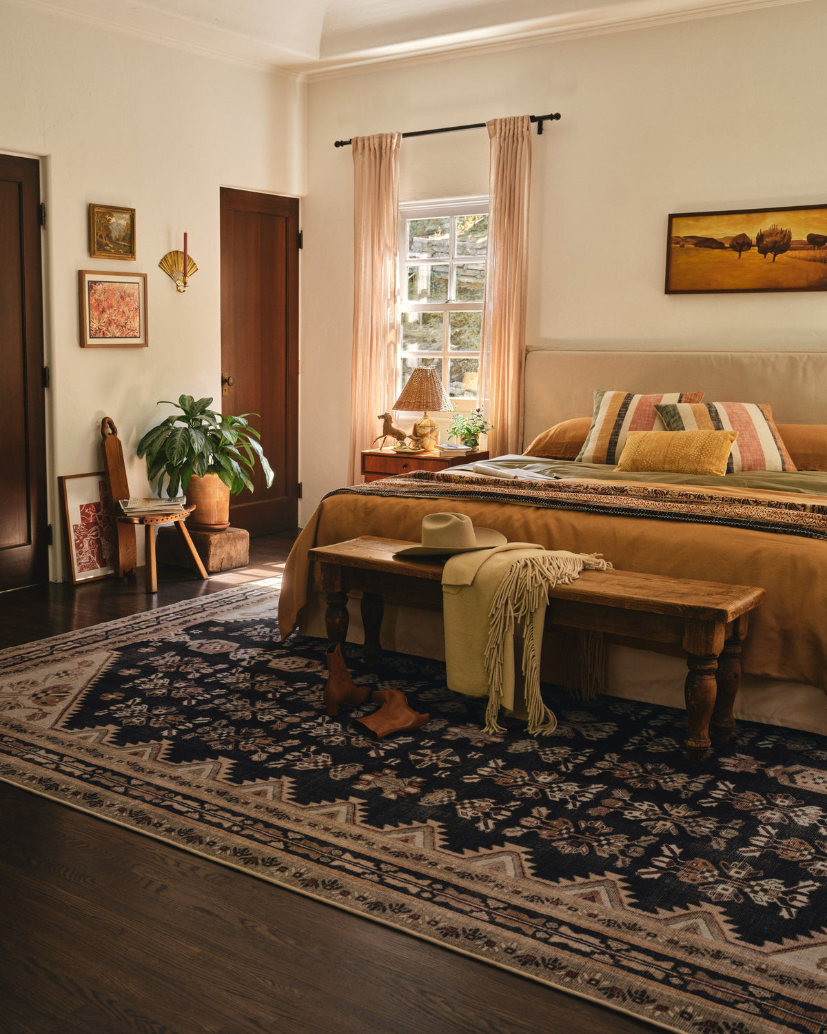Pradera Tan & Soft Black Rug