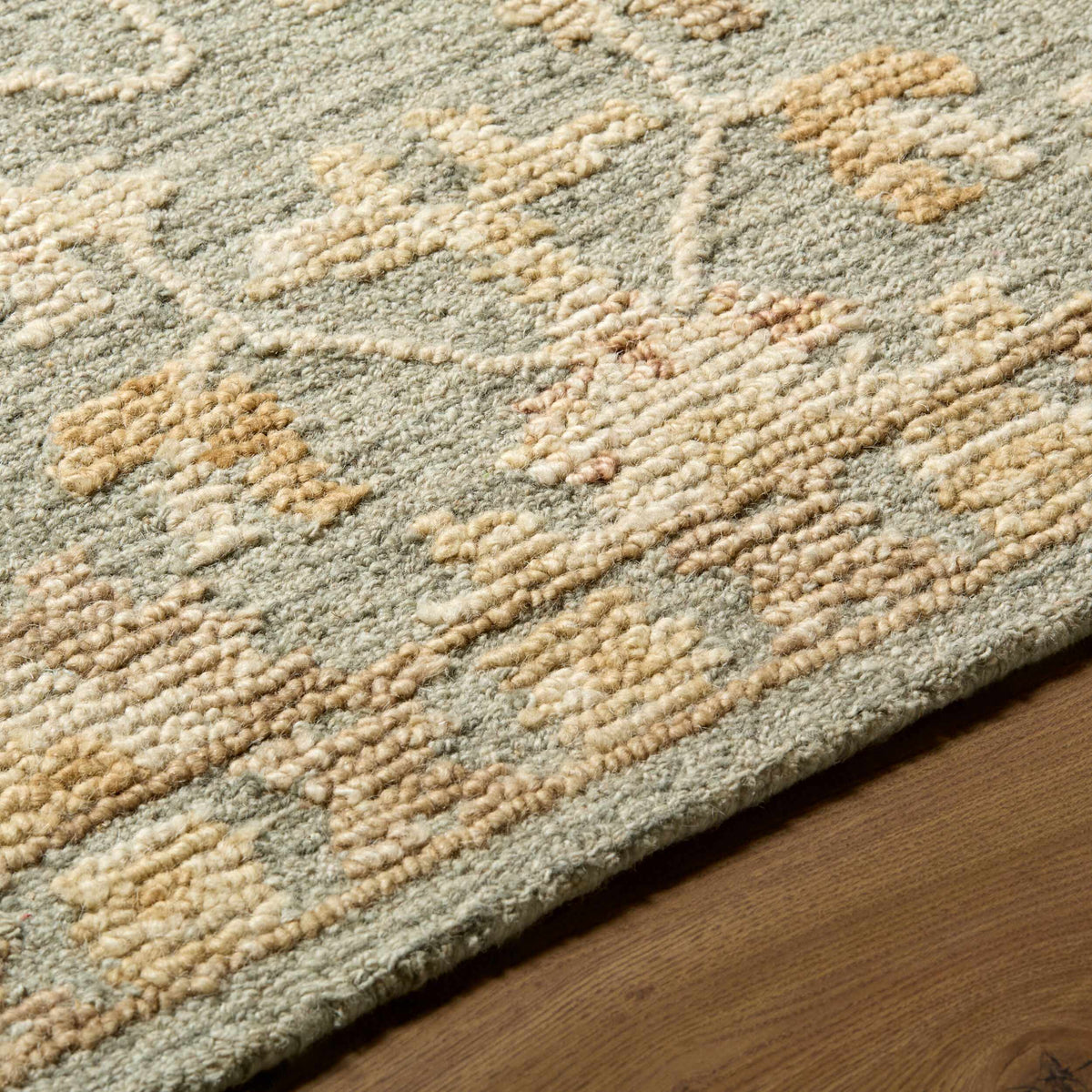 Novavu Traditional Handmade Area Rug