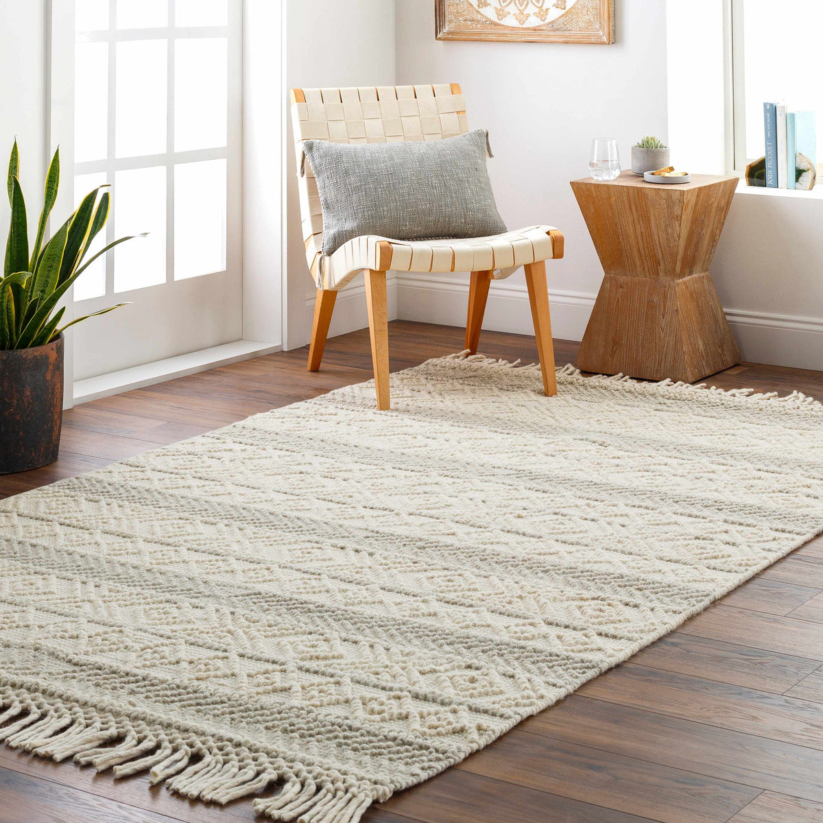 Ummi Wool Rug with Tassels - Clearance