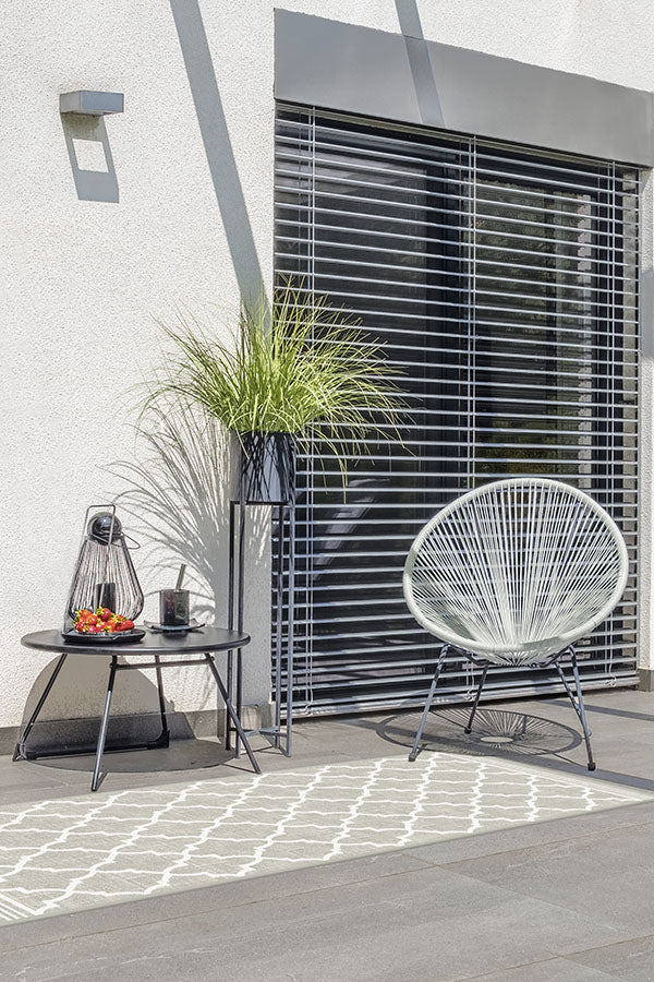 Varia Trellis Stone Outdoor Rug